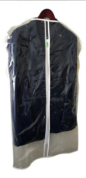 Portatraje de vinil cosido, resistente y de alta calidad, con frente transparente, respaldo translúcido antiestático, cierre frontal, y bolsillo identificador para ropa como trajes, sacos y vestidos. Portatraje de vinil cosido, resistente y de alta calidad, con frente transparente, respaldo translúcido antiestático, cierre frontal, y bolsillo identificador para ropa como trajes, sacos y vestidos.